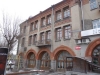 Оригинальное здание на улице Рыжкова.
